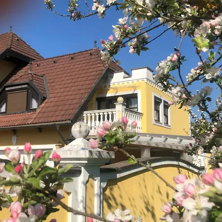Panorama Schloessl Velden am Woerthersee