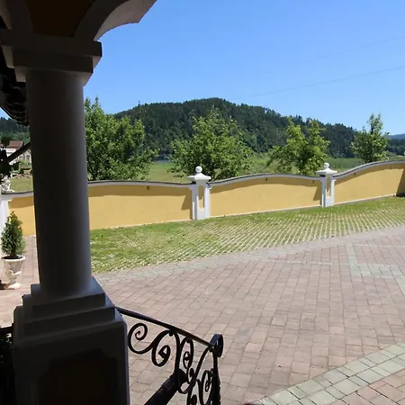 Panorama Schloessl Velden am Woerthersee