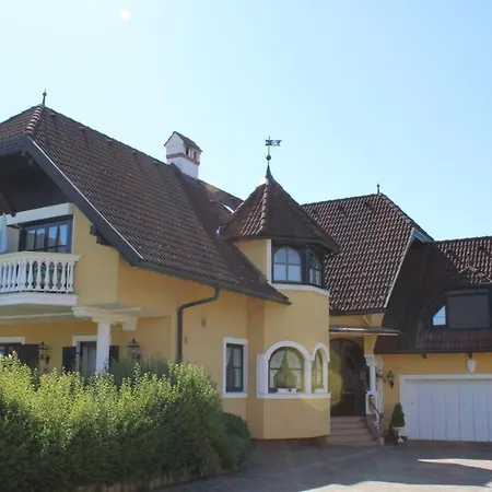 Panorama Schloessl * Velden am Woerthersee