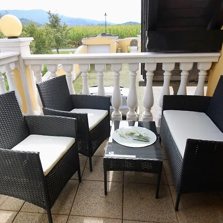 Panorama Schloessl Velden am Wörthersee