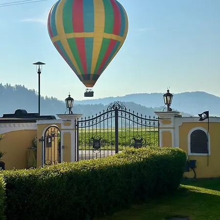Panorama Schloessl Velden am Wörthersee