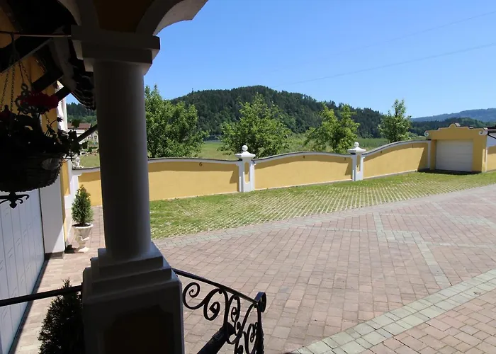 Panorama Schloessl Velden am Wörthersee