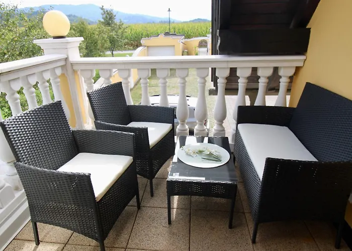 Panorama Schloessl Velden am Wörthersee